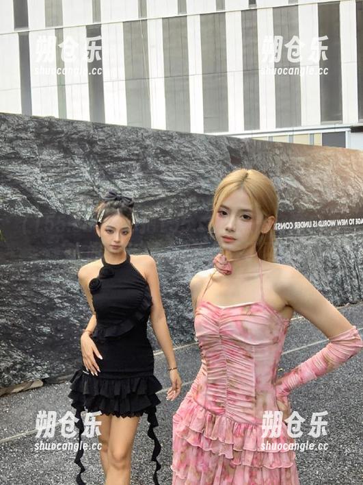 155.su 当你把155.su的黑料资源称为‘人间烟火’,那天你丢了西装。