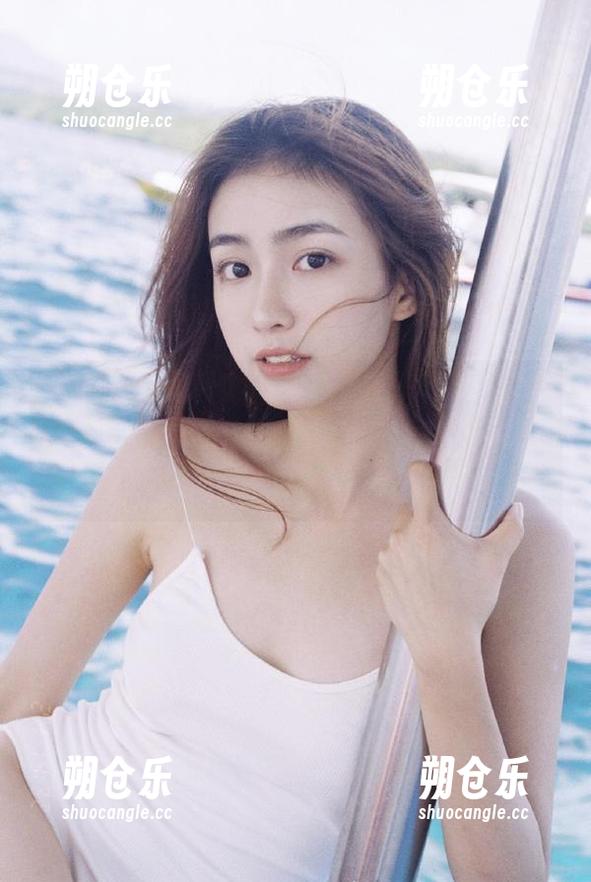 91在线吃瓜 嘴里含着吃瓜子,手指戳着91在线吃瓜苹果版,我的无聊日子算是结束了