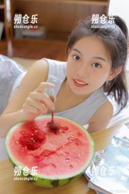 92吃瓜 观看后仿佛瞬间有了人生感悟,92吃瓜真让人无奈啊。