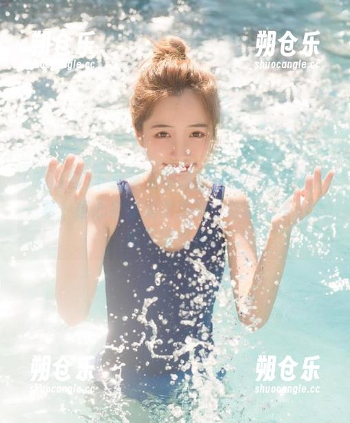 吃瓜网 下载苹果版吃瓜网时,我的手心一紧,担心会被果皮滑倒,哈哈,不小心成了键盘侠!