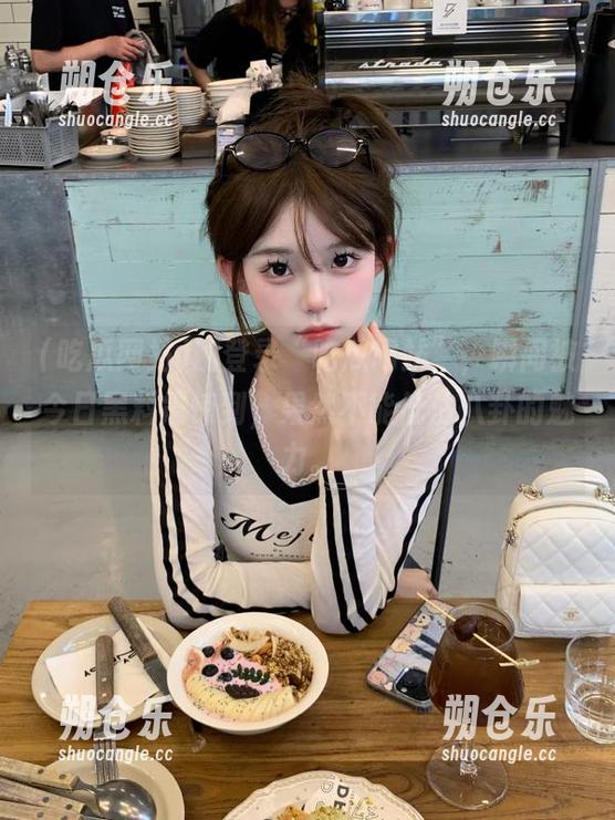 刚登录“吃瓜网站”，瞬间被今日黑料震惊到，果然不能低估八卦的魅力。