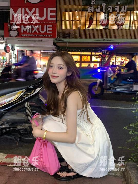 吃瓜聚集地 吃瓜聚集地,跟着我,吃瓜永不迷路,呃…也许下次会迷总也不准。