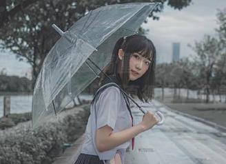 想要搞懂一切,“吃瓜聚集地”的新闻入口可真得看个不停。