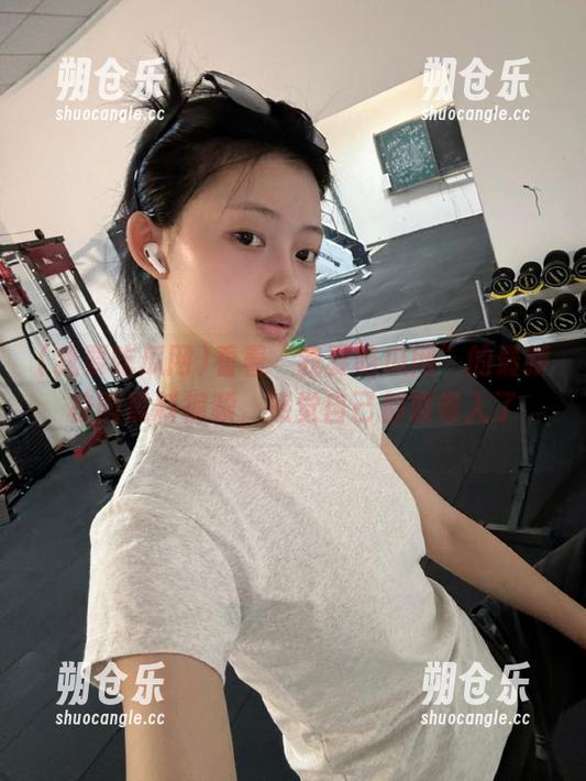我要吃瓜网 看着“我要吃瓜网”的最新校园黑料视频,感觉自己都被卷入了