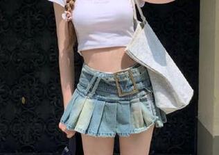 当我点进黑料不打烊,万里长征的链接,瞬间感受到一种被围观的快感。