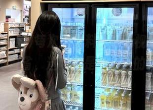 每次逛黑料正能量视频区,都会自觉自省,这可真是个奇怪的地方。