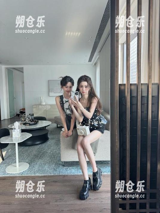 “黑料社”APP：免费送瓜，也会附赠你的表情包服务！